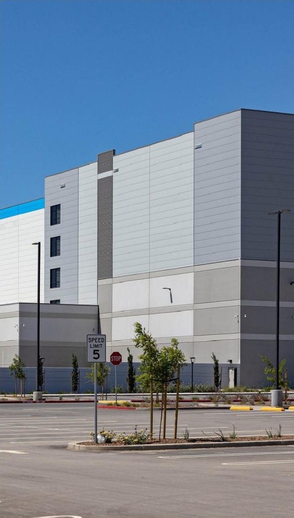 Rendering of building from page 31 of the file '2025-01-10 - Urban Design Review Panel Report - D07-12-24-0178'